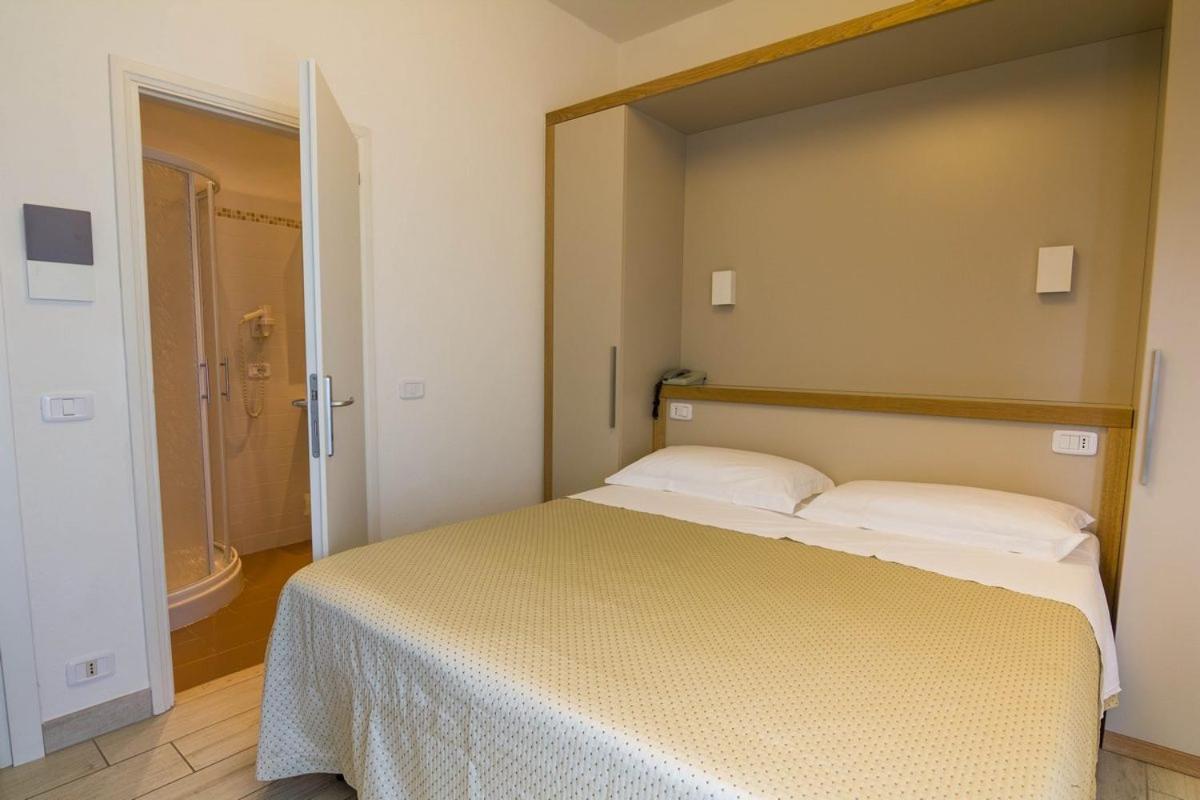 Hotel Mirella Castiglione della Pescaia Habitación foto