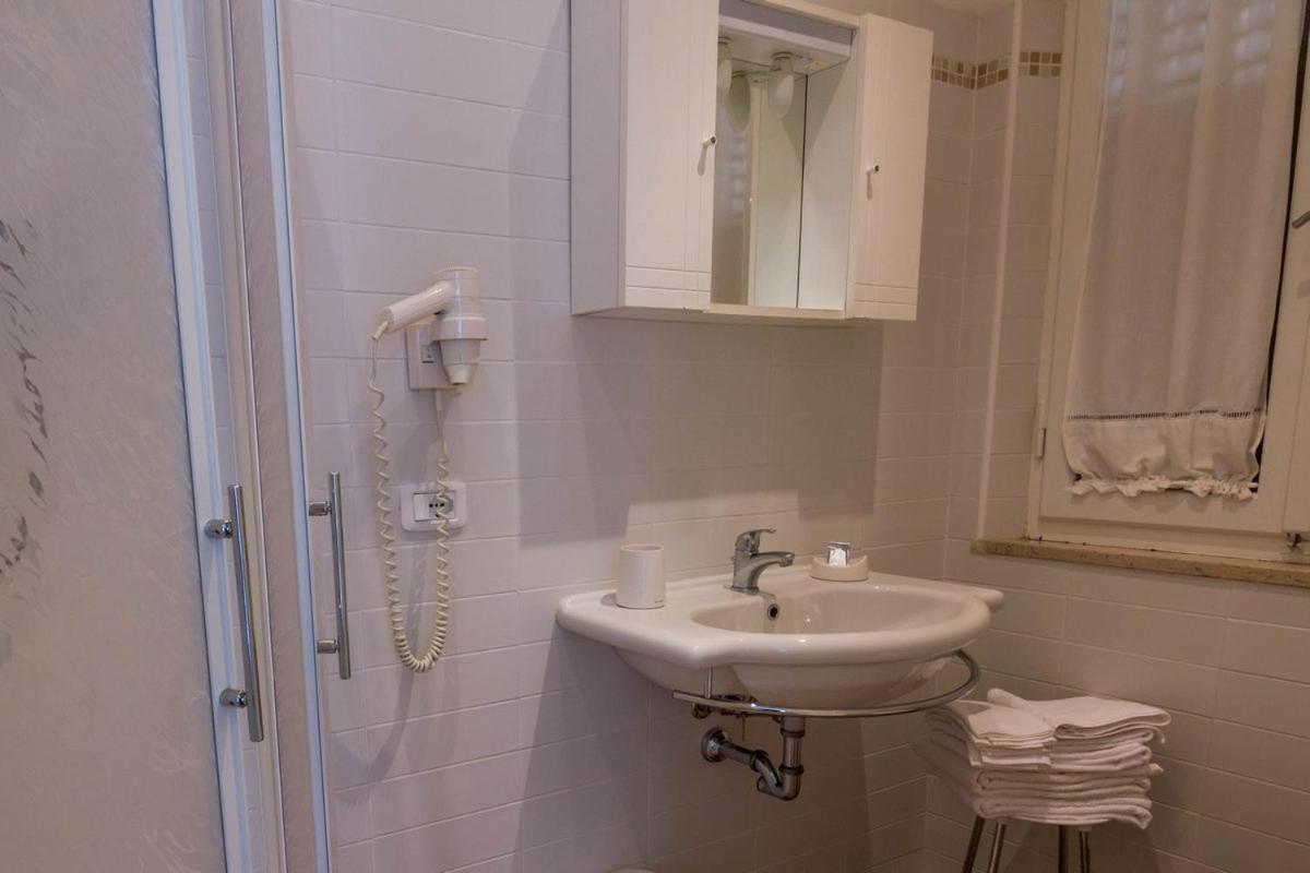 Hotel Mirella Castiglione della Pescaia Habitación foto