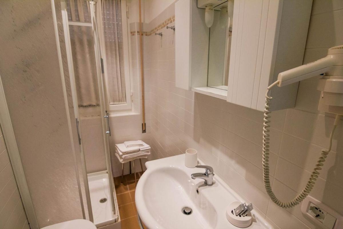 Hotel Mirella Castiglione della Pescaia Habitación foto