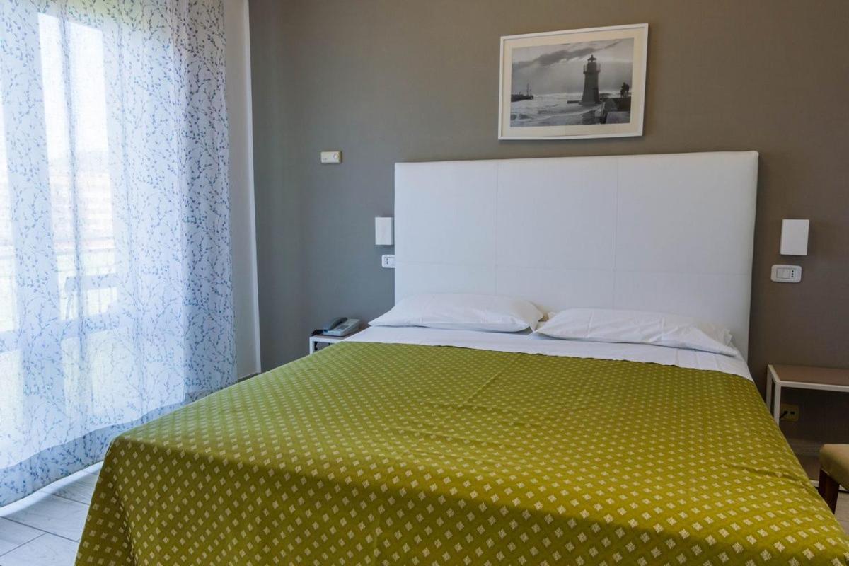 Hotel Mirella Castiglione della Pescaia Habitación foto